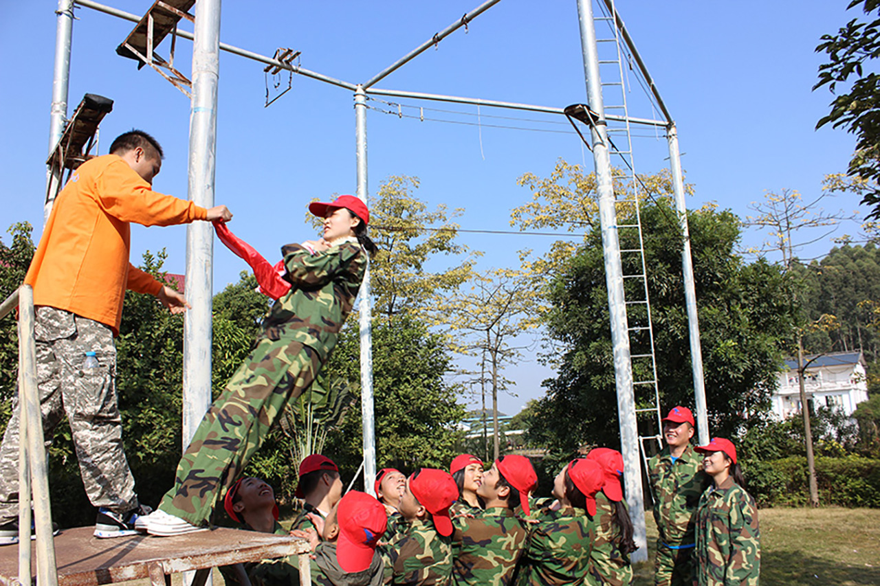 信任背摔-逾越自己的心门